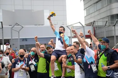 Primož Roglič olimpijske igre Tokio 2021 medalja, Jernej Švab