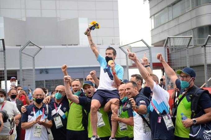 Primož Roglič olimpijske igre Tokio 2021 medalja, Jernej Švab